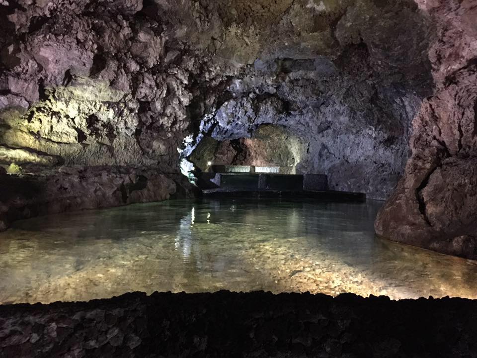 grutas-e-centro-de-vulcanismo